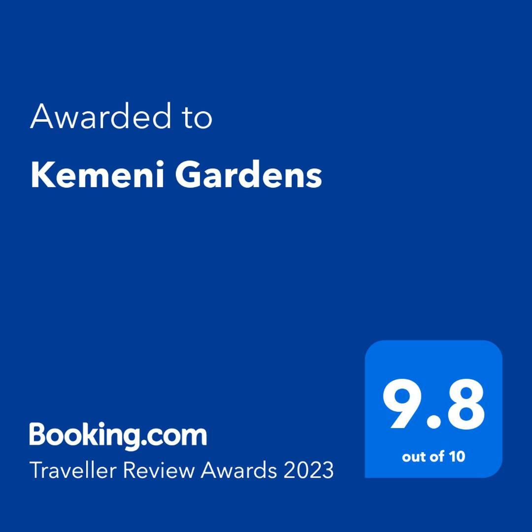 巴统 Kemeni Gardens酒店 外观 照片